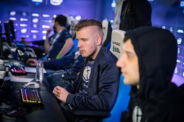 TheShy 转发了 Invictus Gaming 重组消息：太棒了