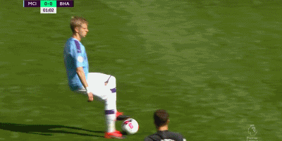 裁判专家：罗德里戈踢对方脚后跟，应该被罚下（裁判专家称罗德里戈踢到对手脚后跟，理应被罚下）