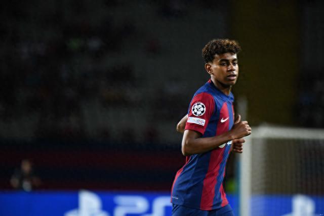 自吉鲁以来，姆巴佩是首位欧冠上演大四喜的法国球员（姆巴佩成继吉鲁之后欧冠首位上演大四喜的法国球员）