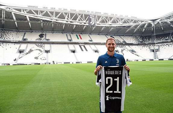 西甲半场：亚当斯门前造险，瓦伦西亚暂0-0塞维利亚（西甲半场：亚当斯禁区内险些破门，瓦伦西亚与塞维利亚暂时0-0）